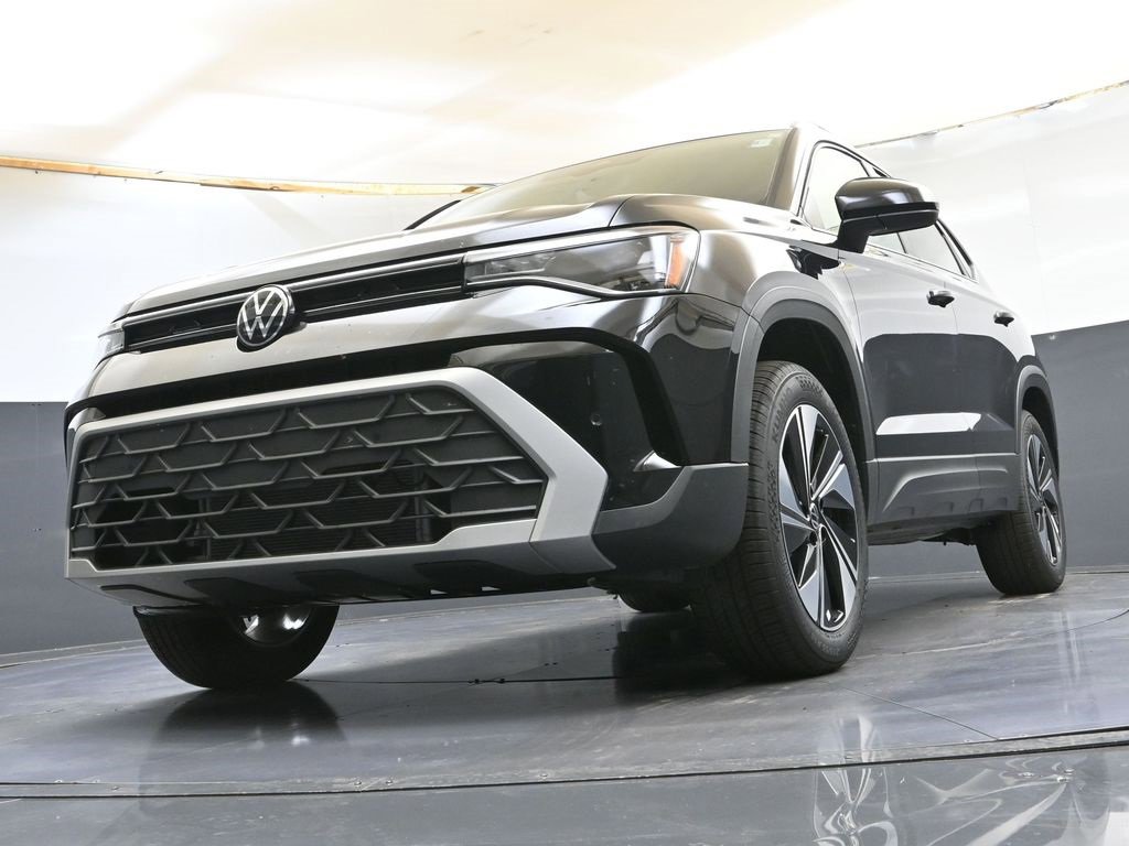 New 2025 Volkswagen Taos SE image 33