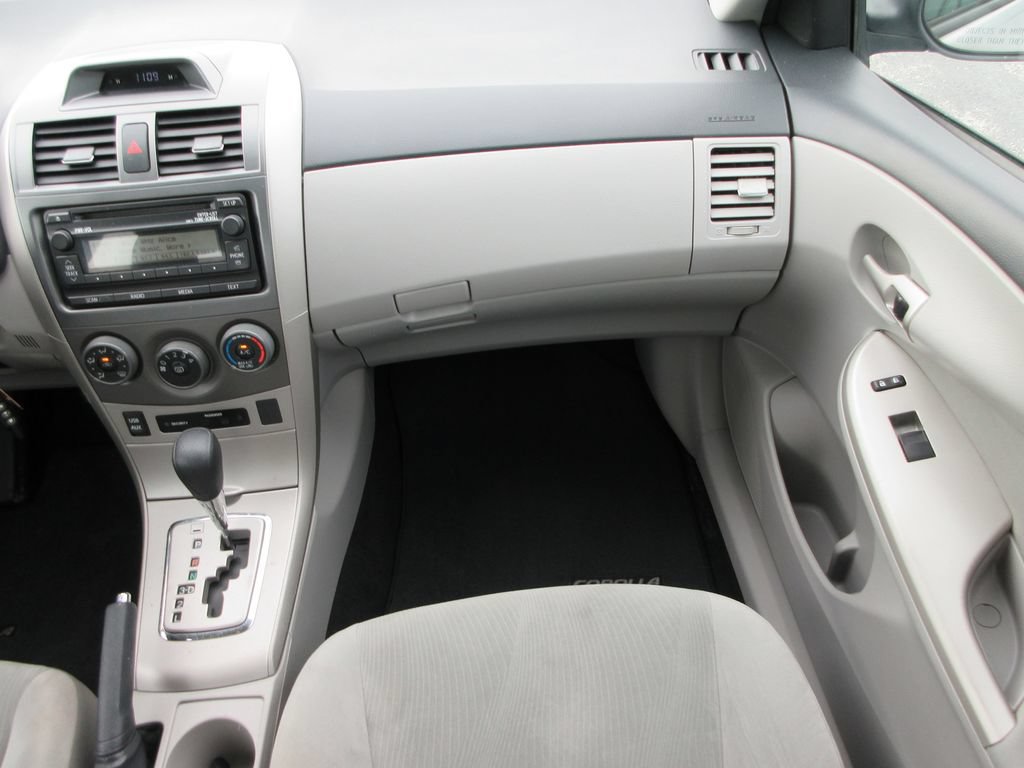Used 2012 Toyota Corolla LE FWD image 16