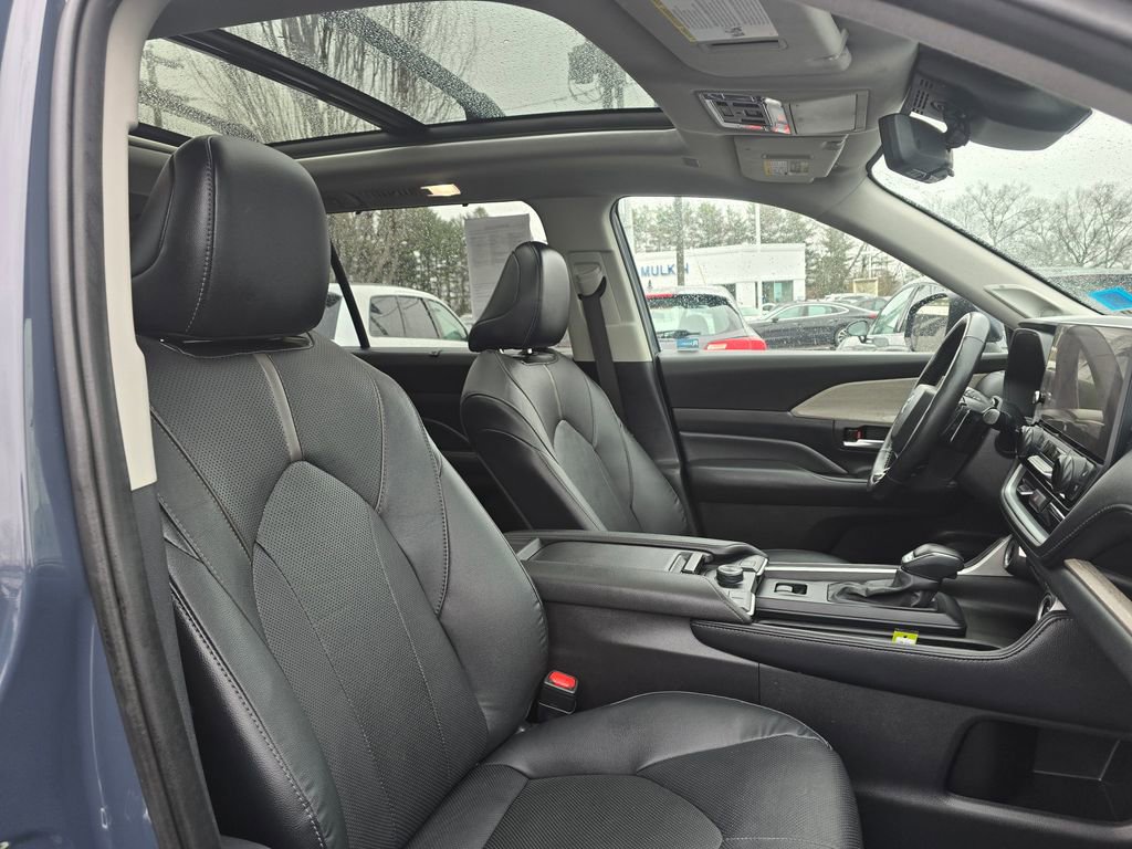 Certified 2024 Toyota Grand Highlander Platinum image 13