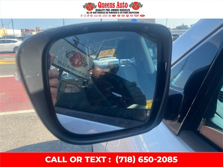 Used 2019 Nissan Pathfinder S AWD/4WD image 32