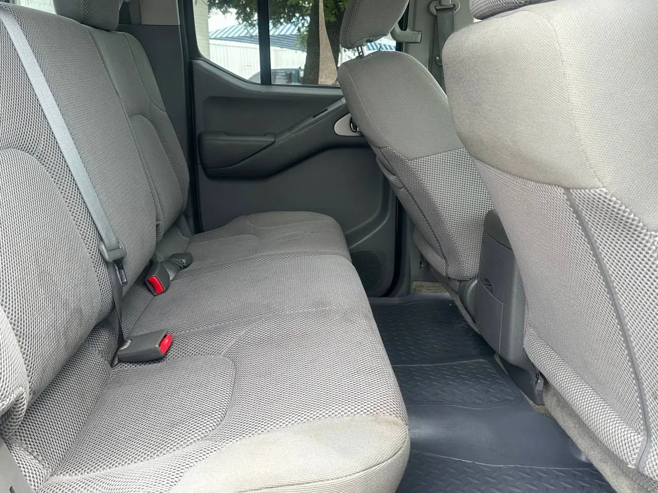 Used 2017 Nissan Frontier SV w/ SV Value Truck Package AWD/4WD image 14