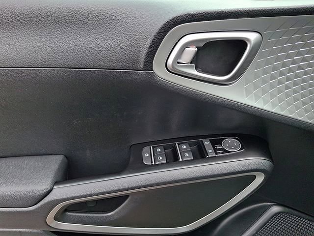 Certified 2023 Kia Soul LX w/ LX Technology Package image 12