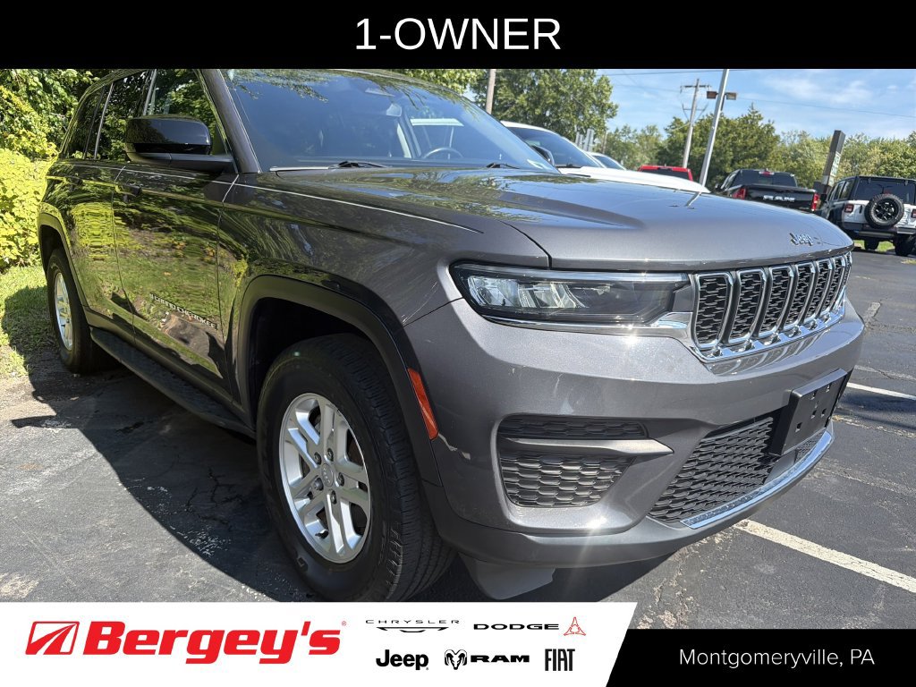 Used 2022 Jeep Grand Cherokee Laredo w/ Luxury Tech Group I