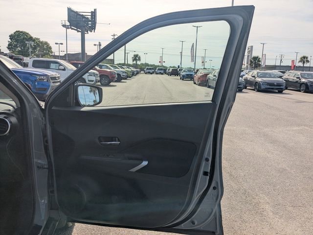 Used 2024 Nissan Kicks SV image 31