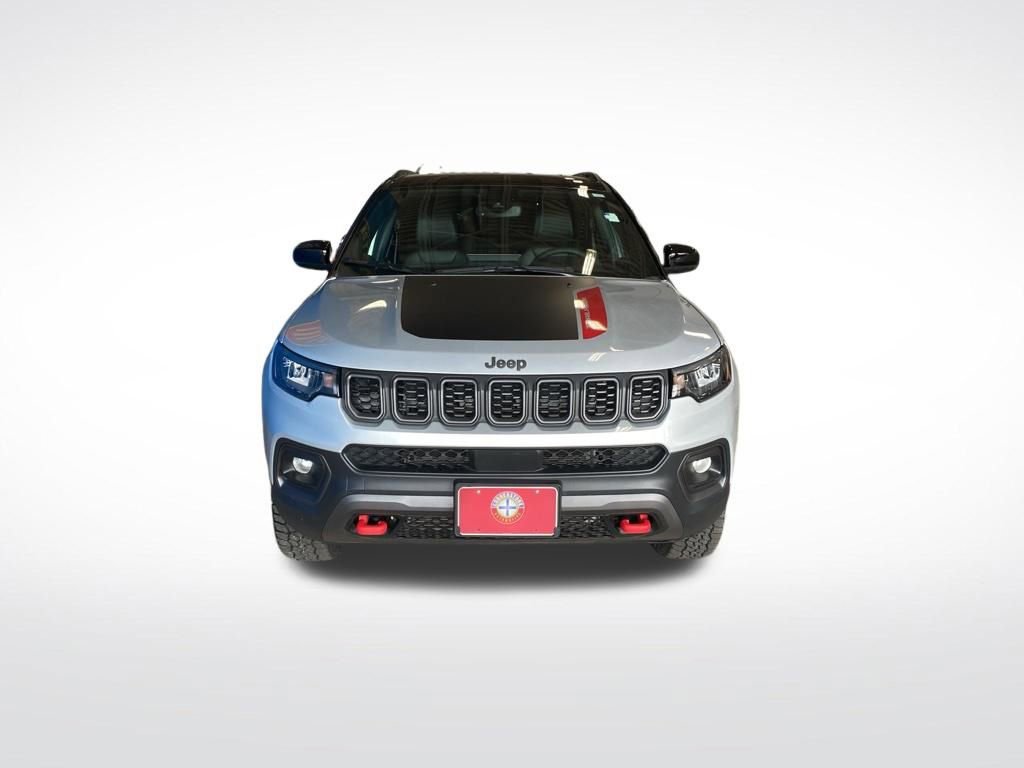 Used 2025 Jeep Compass Trailhawk AWD/4WD image 14