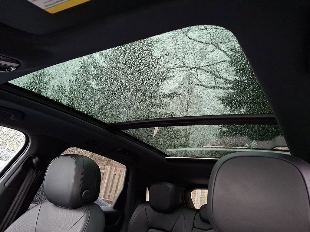 Used 2023 Porsche Cayenne w/ Premium Package image 11