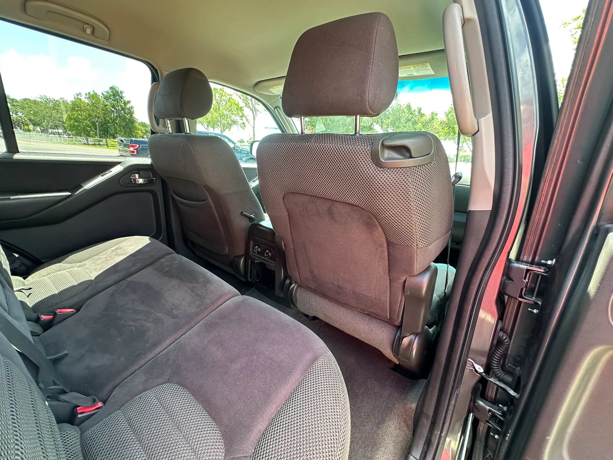 Used 2008 Nissan Pathfinder SE AWD/4WD image 30