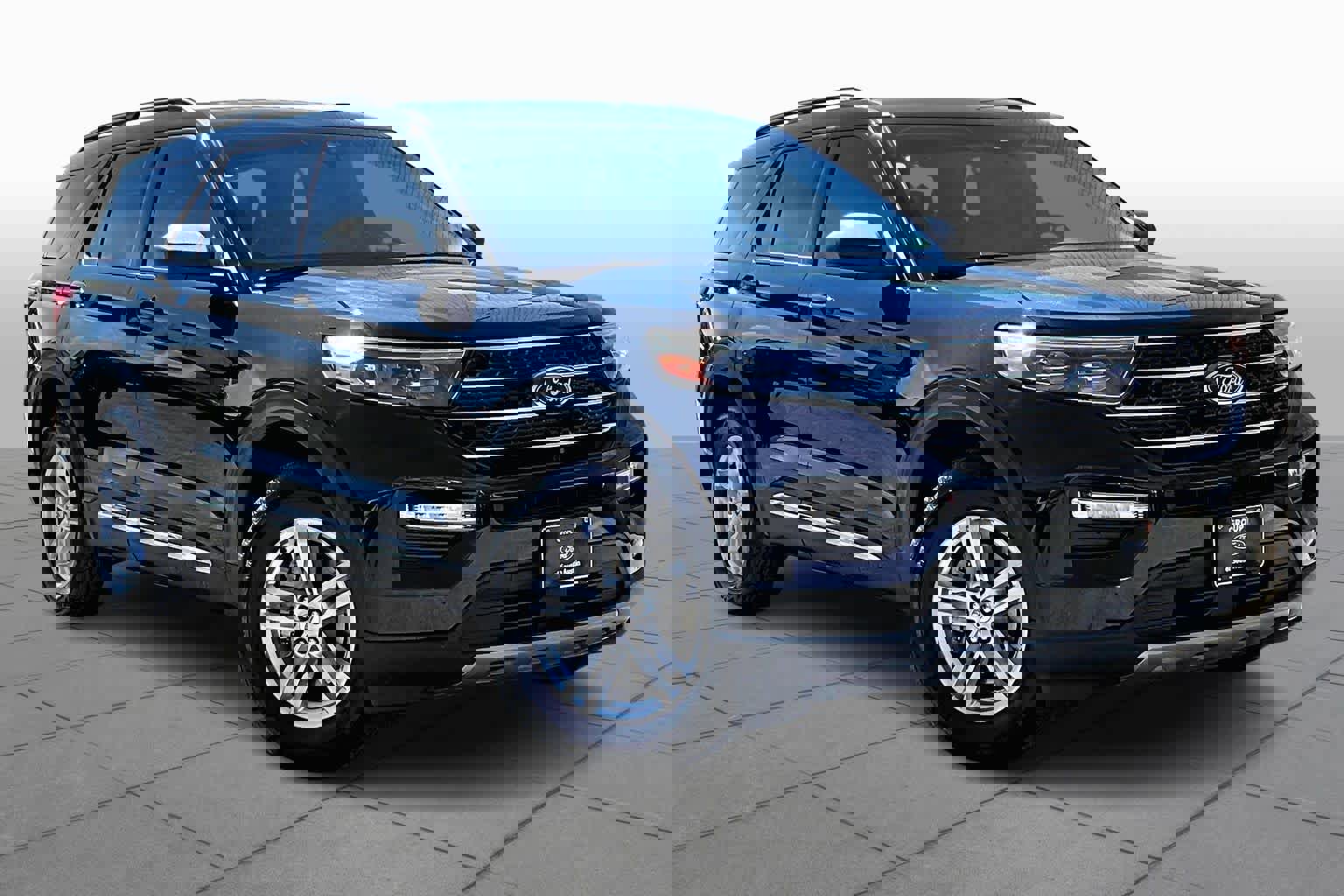 Certified 2023 Ford Explorer XLT w/ Equipment Group 202A image 3