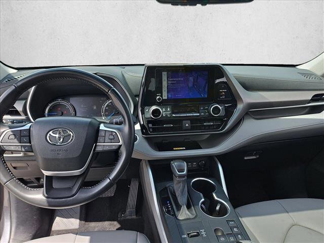Used 2024 Toyota Highlander XLE AWD/4WD image 17