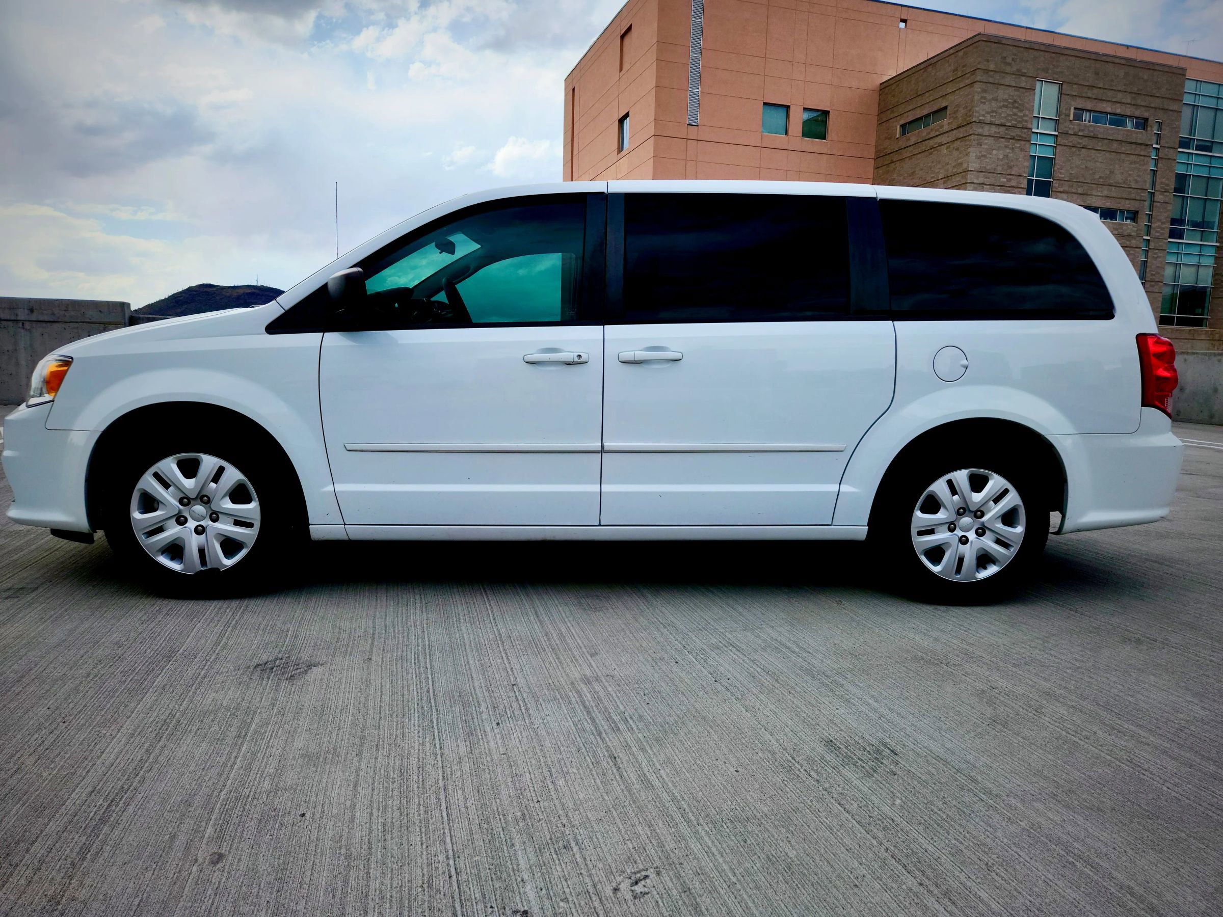 Used 2015 Dodge Grand Caravan SE w/ Quick Order Package 29E SE image 2