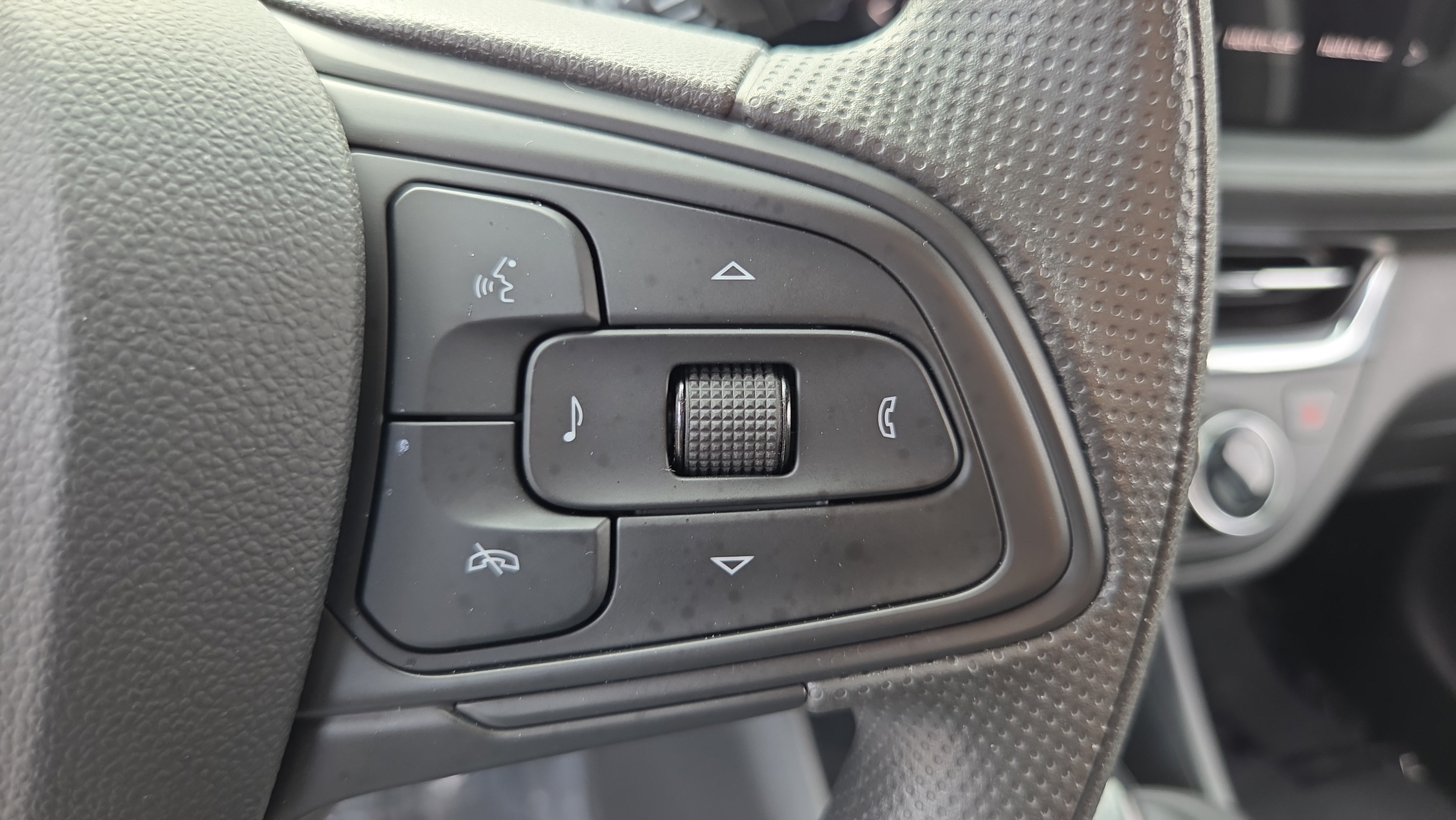 Certified 2025 Buick Envista Preferred FWD image 25