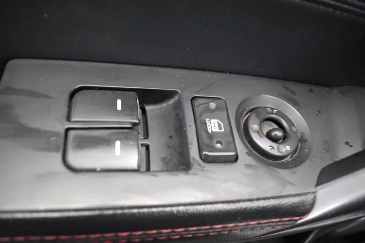 Used 2012 Kia Forte Koup SX w/ Leather Pkg FWD image 18