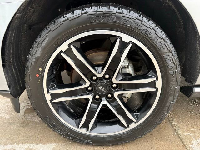 Used 2021 Ford Expedition Limited image 7