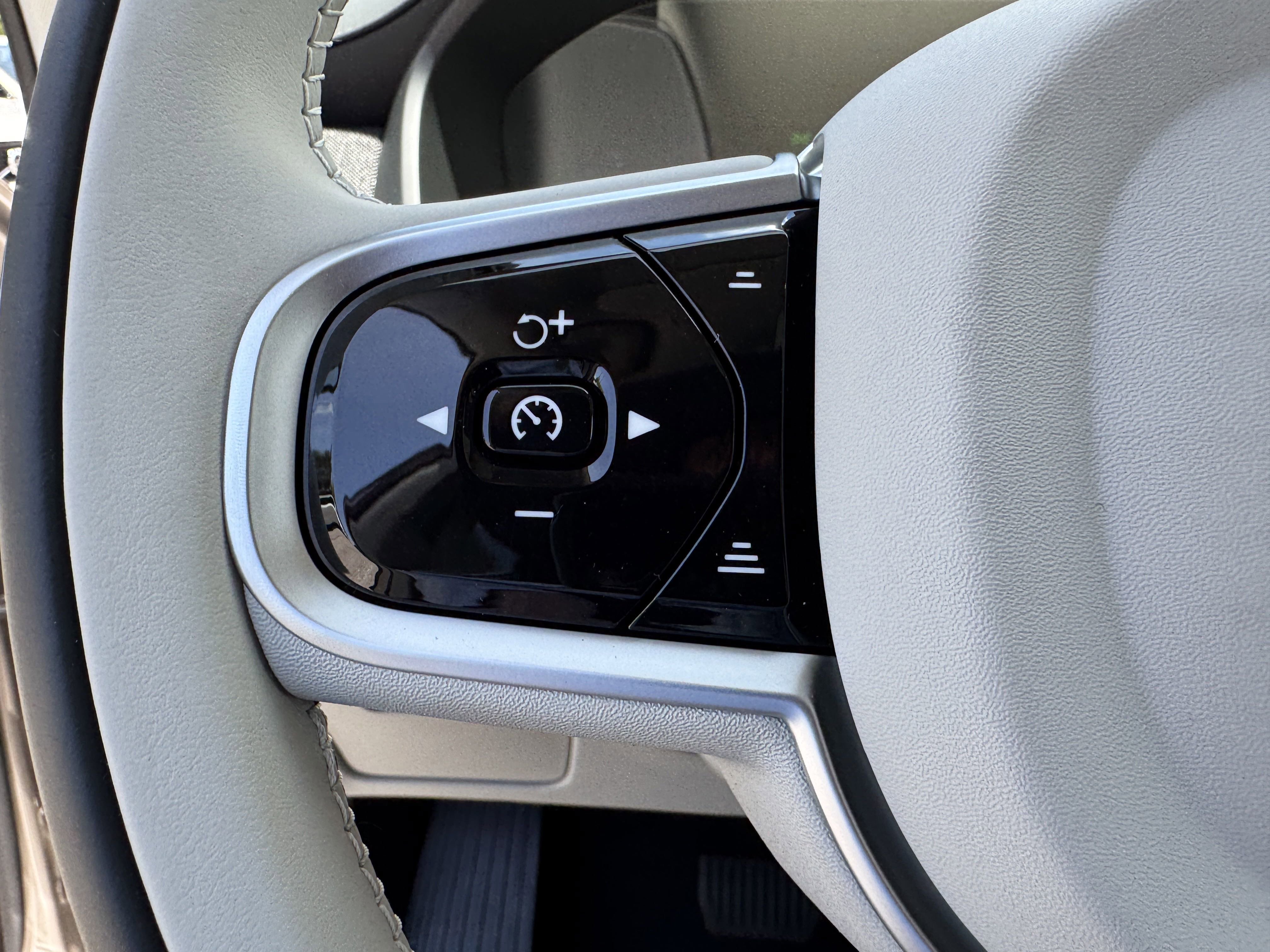 New 2026 Volvo XC90 B5 Ultra image 27