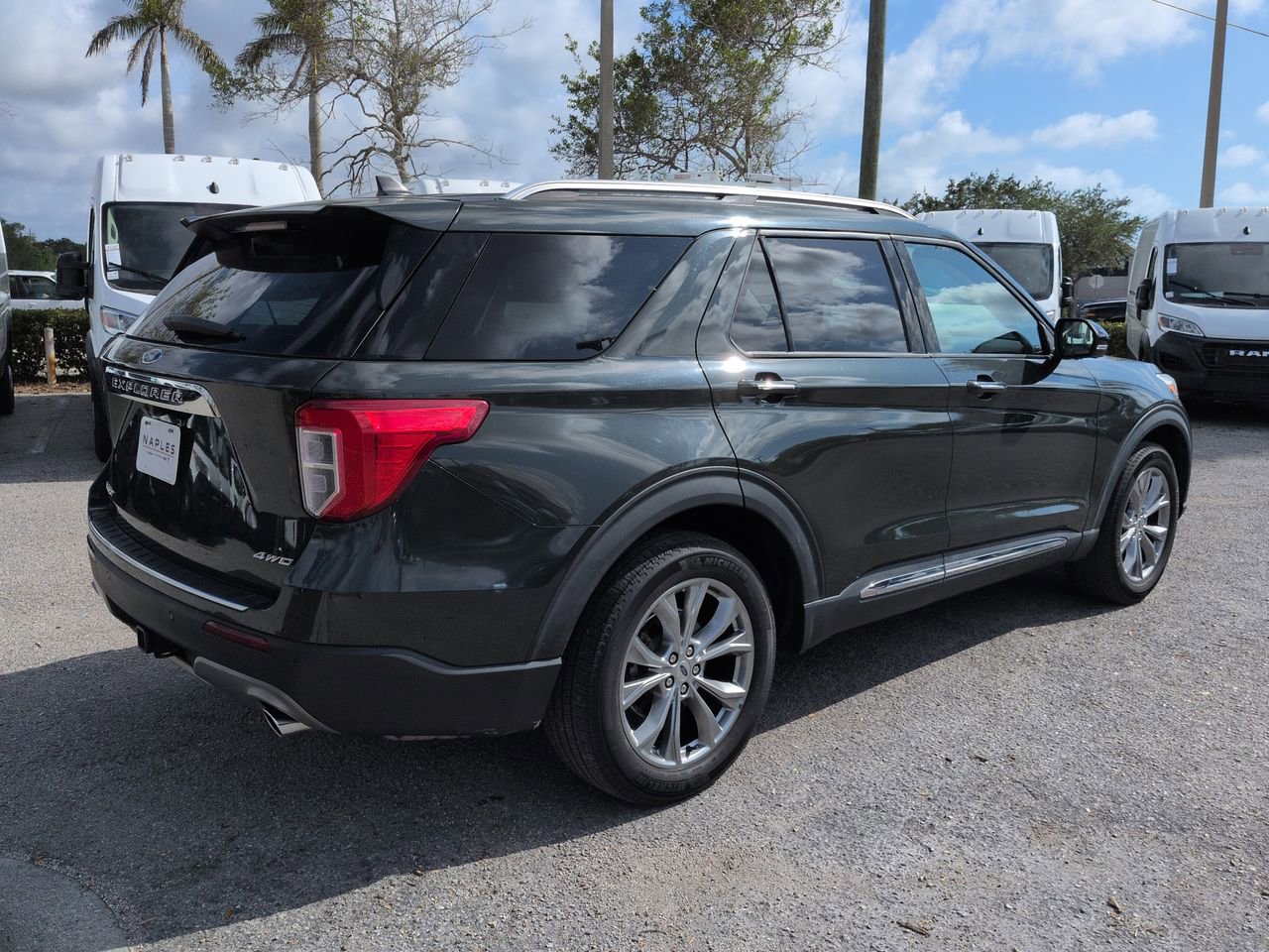 Used 2022 Ford Explorer Limited w/ Equipment Group 301A AWD/4WD image 5