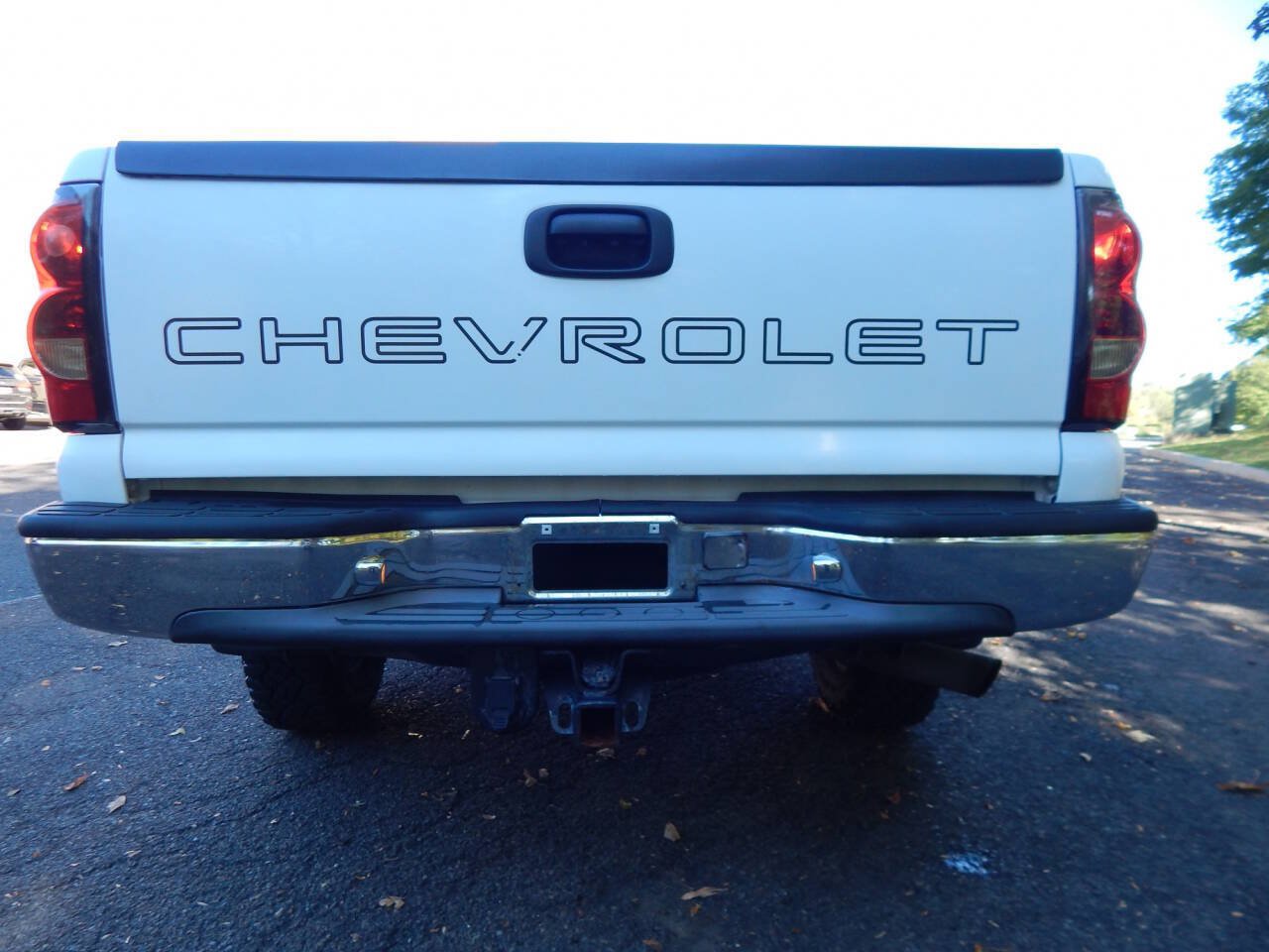 Used 2006 Chevrolet Silverado 2500 W/T w/ Snow Plow Prep Package AWD/4WD image 5