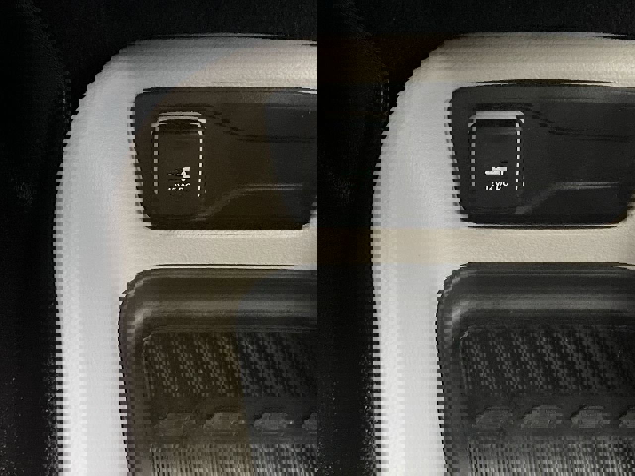 Used 2023 Chrysler Pacifica Touring-L image 23