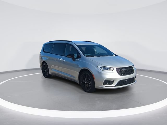 New 2026 Chrysler Pacifica Select w/ S Appearance Package FWD image 2