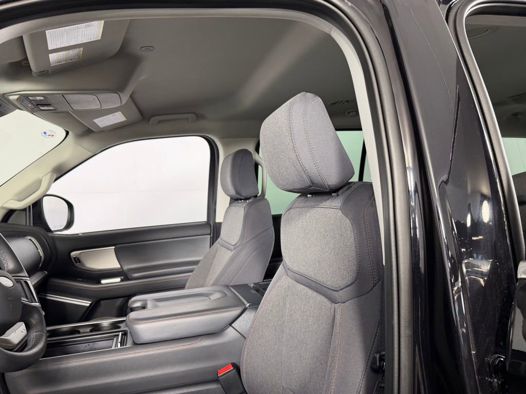 Used 2025 Ford Expedition Active image 21