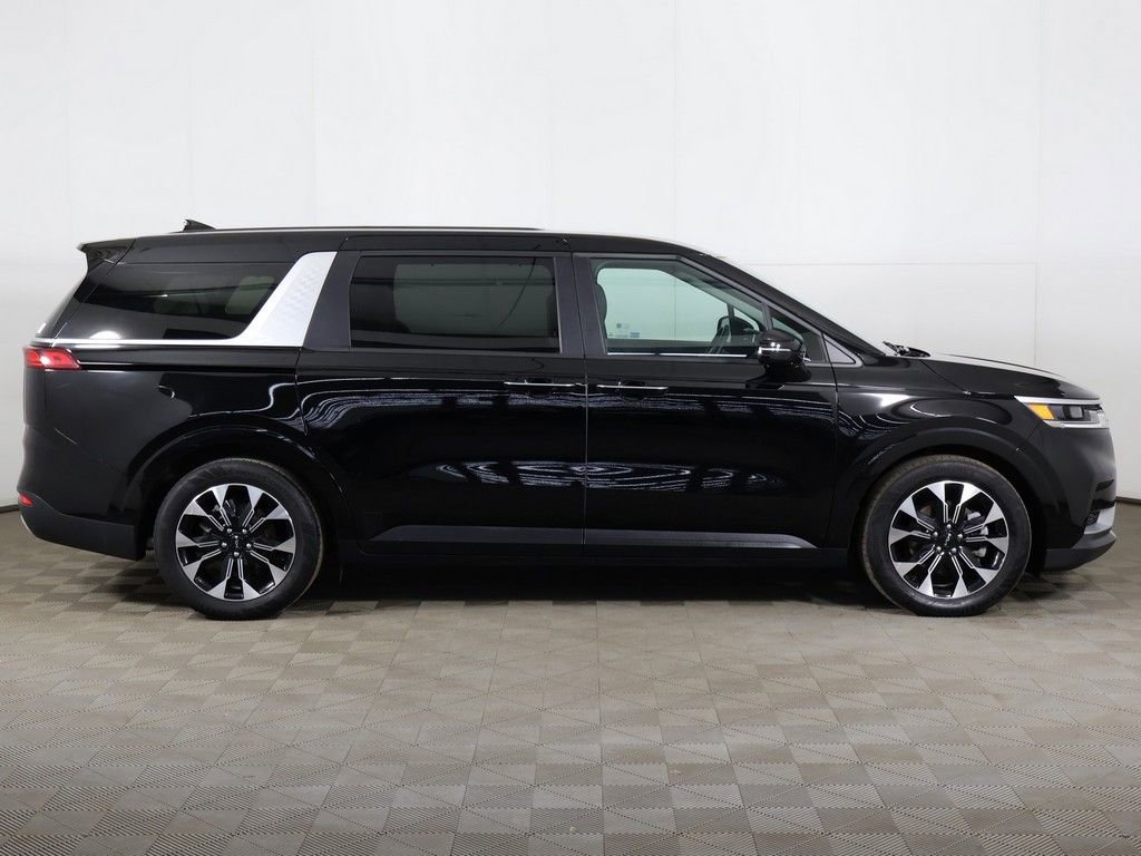 Used 2023 Kia Carnival EX FWD image 18