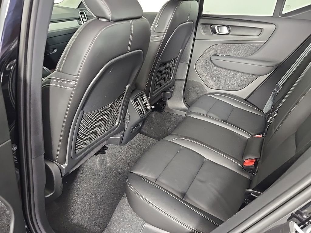 Certified 2024 Volvo XC40 B5 Ultimate w/ Climate Package image 14