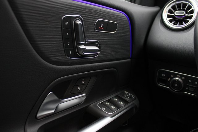 Used 2023 Mercedes-Benz GLB 250 4MATIC image 24