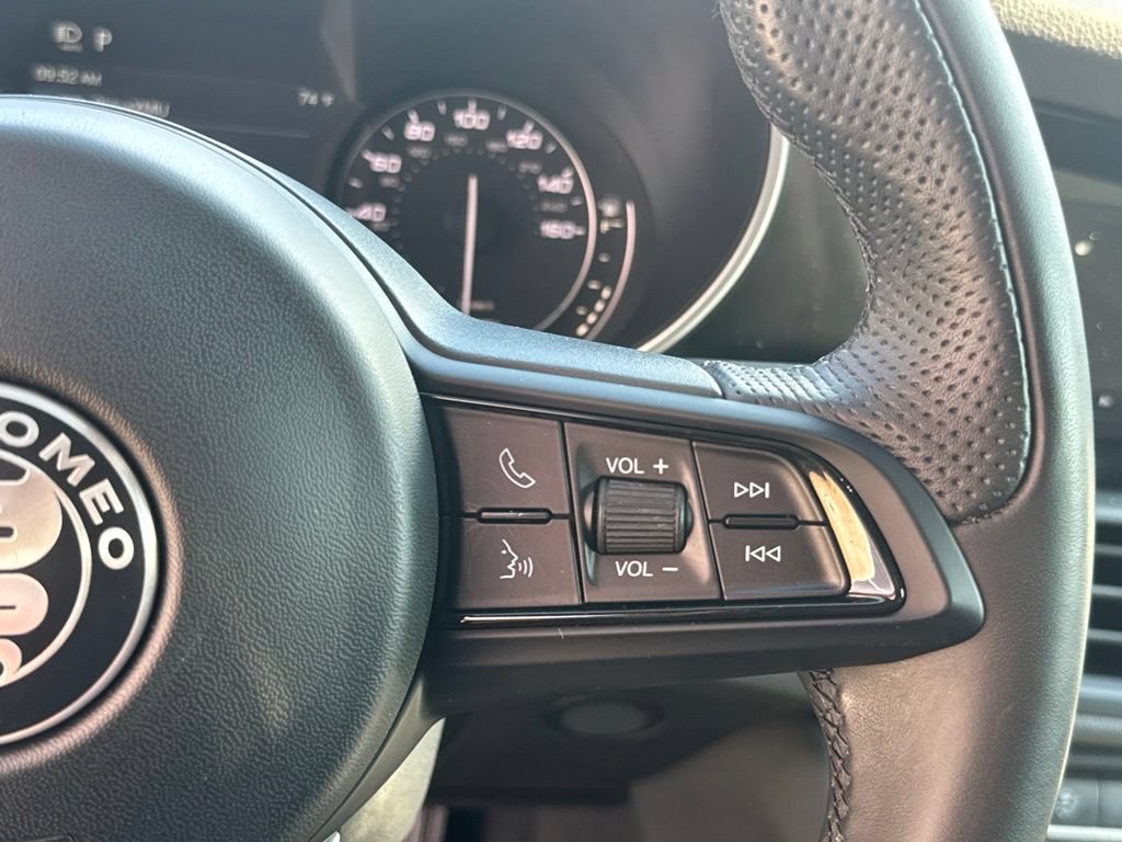 Used 2022 Alfa Romeo Giulia Ti AWD/4WD image 37