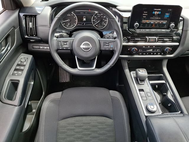 Used 2024 Nissan Pathfinder SV w/ SV Premium Package AWD/4WD image 14