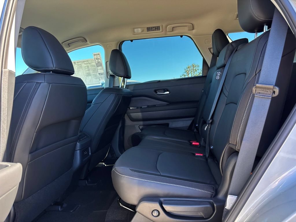 New 2025 Nissan Pathfinder SL w/ Cargo Package AWD/4WD image 7