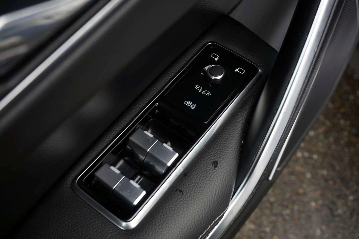 Used 2025 Jaguar F-PACE R-Dynamic S image 15