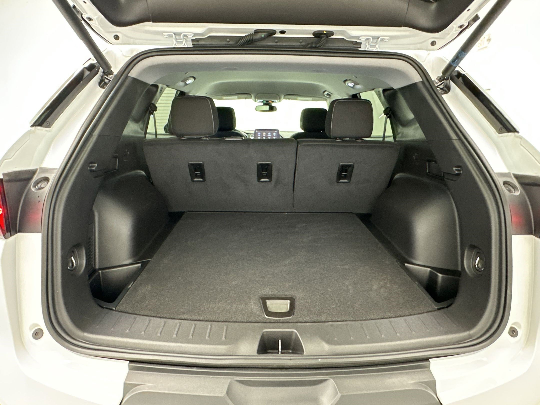 Certified 2025 Chevrolet Blazer LT w/ Convenience Package image 30