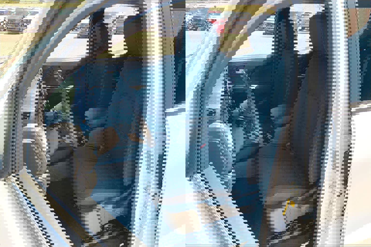 Used 2024 Chevrolet Colorado LT w/ LT Convenience Package image 8