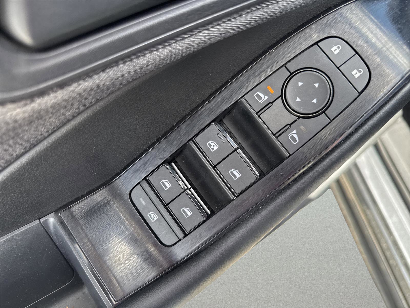 Used 2023 Nissan Rogue S image 30