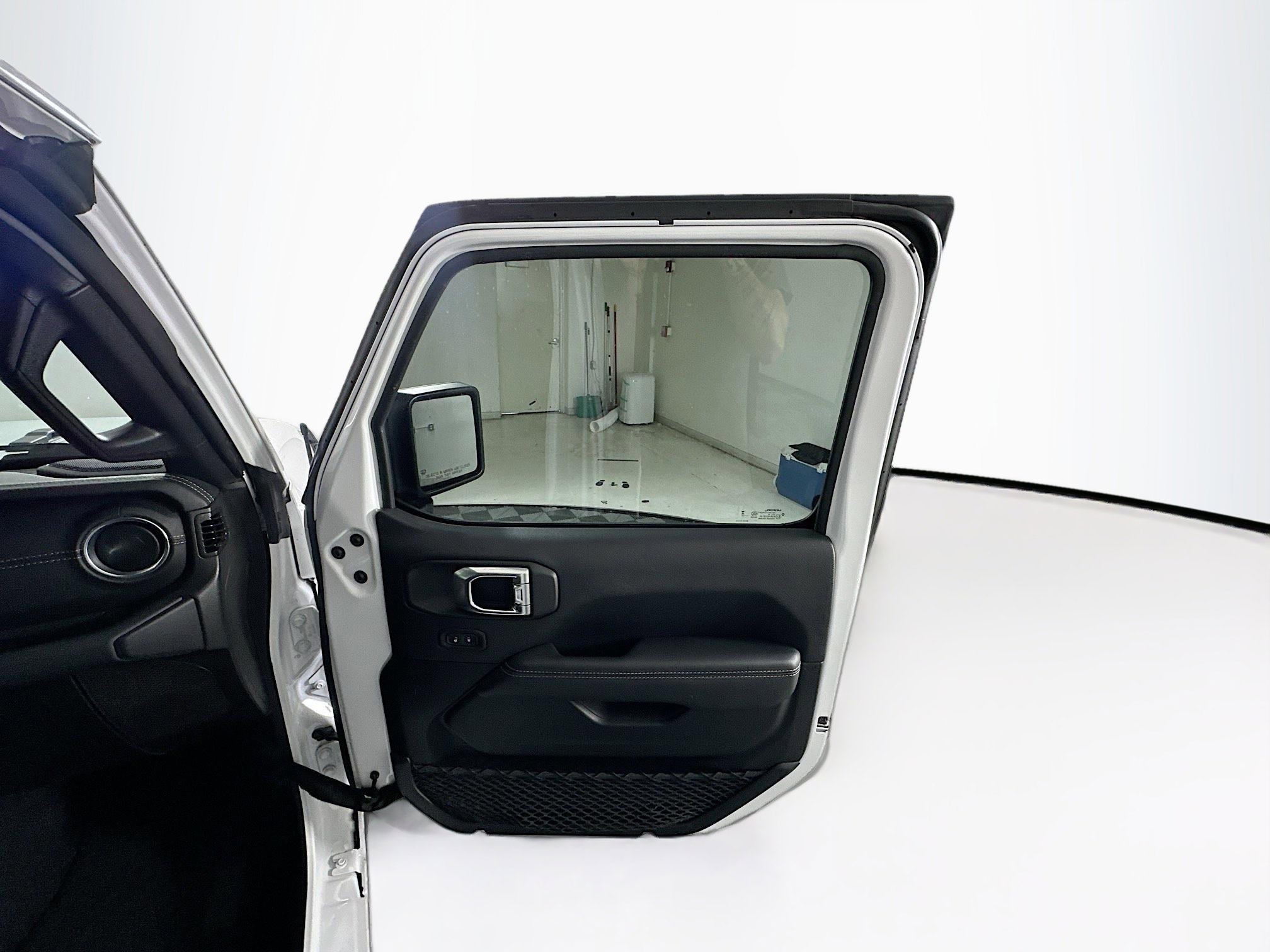 Used 2023 Jeep Wrangler Unlimited Sahara AWD/4WD image 30