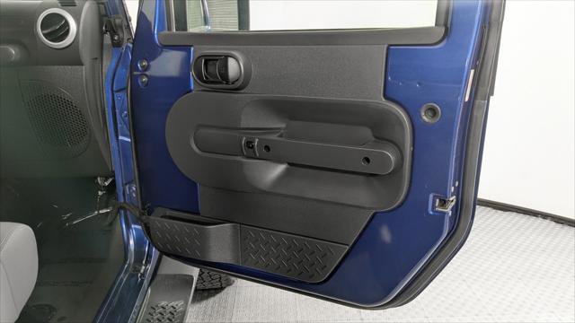 Used 2010 Jeep Wrangler Sahara w/ Dual Top Group AWD/4WD image 18