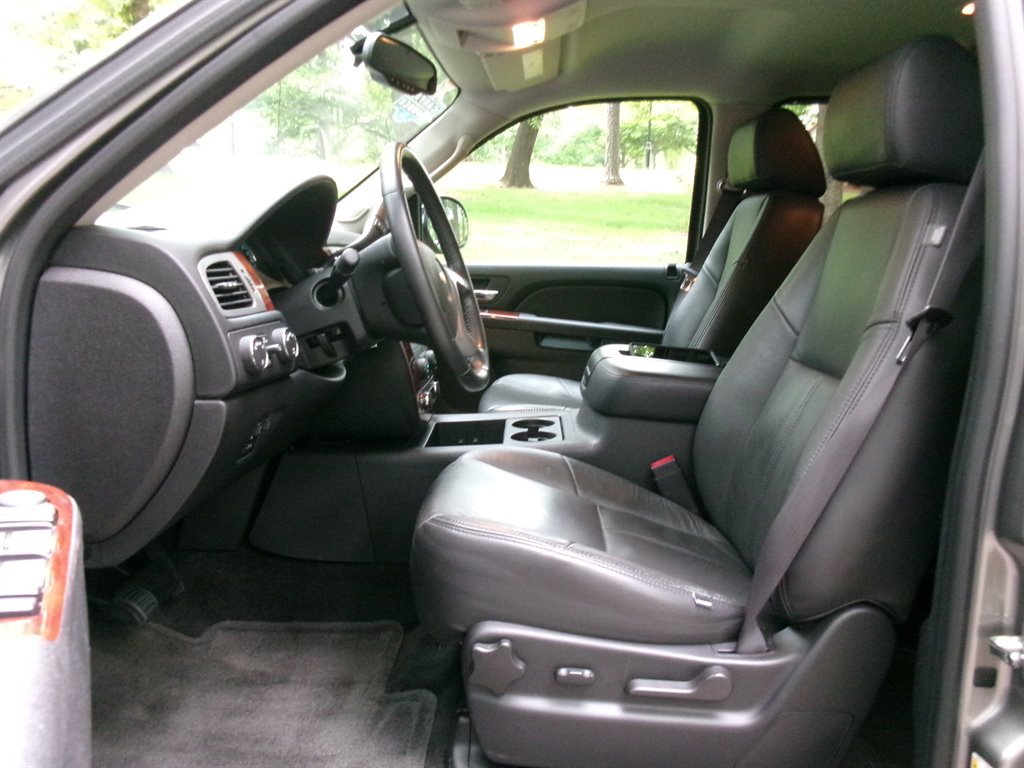 Used 2012 Chevrolet Avalanche LS w/ All-Star Edition AWD/4WD image 10
