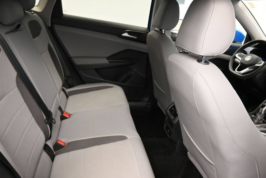 Used 2023 Volkswagen Taos SE w/ Panoramic Sunroof Package FWD image 14