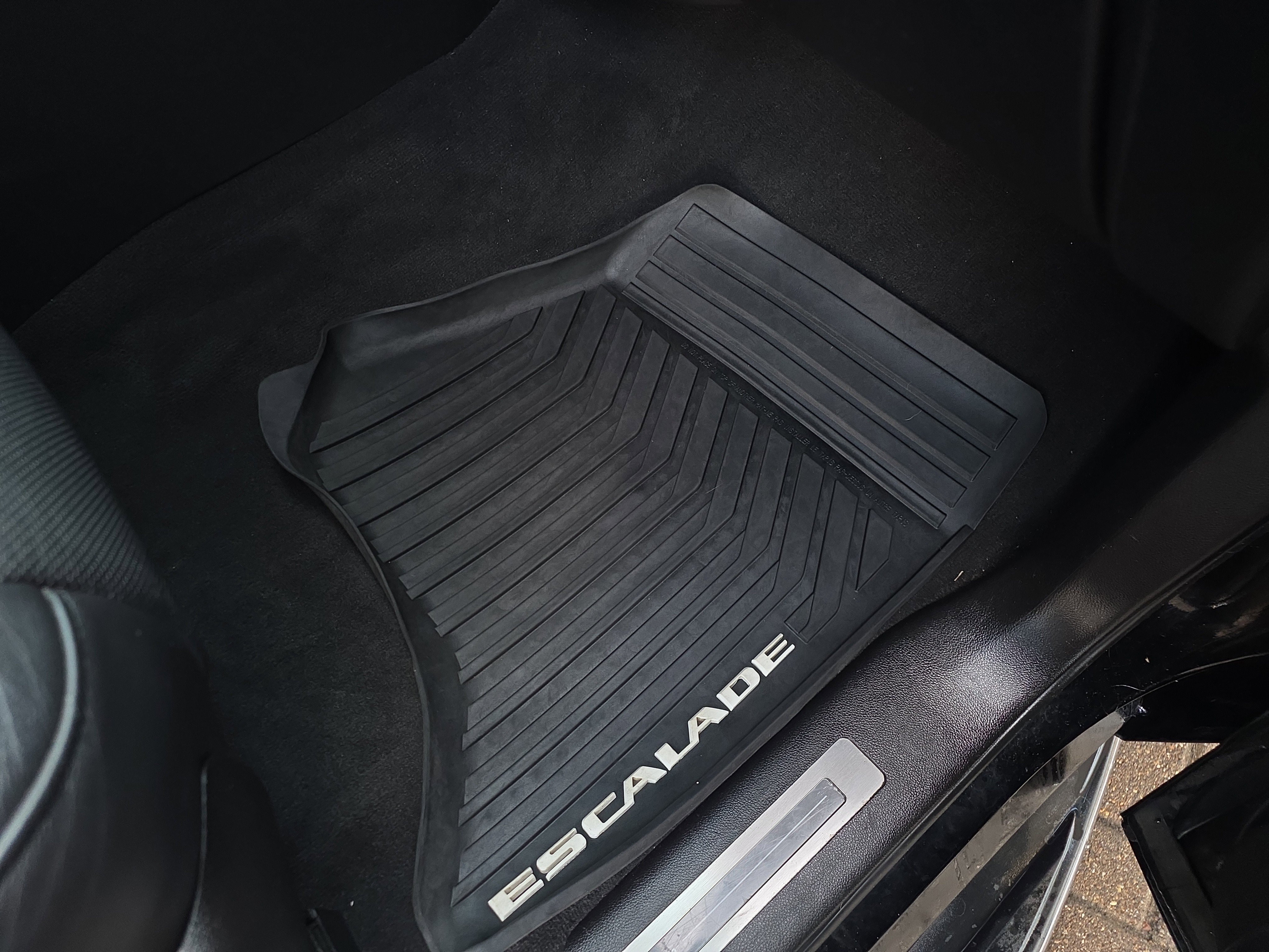 Used 2018 Cadillac Escalade Luxury image 31