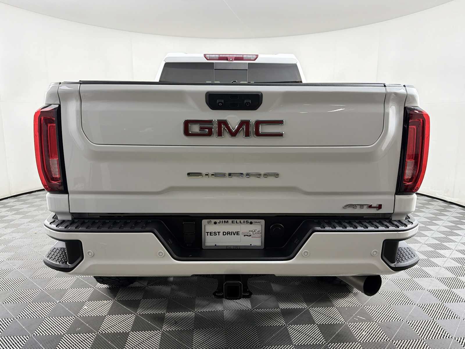 Used 2022 GMC Sierra 2500 AT4 w/ AT4 Preferred Package AWD/4WD image 5