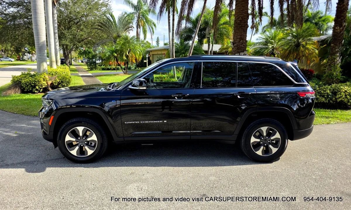 Used 2023 Jeep Grand Cherokee 4WD 4xe image 16