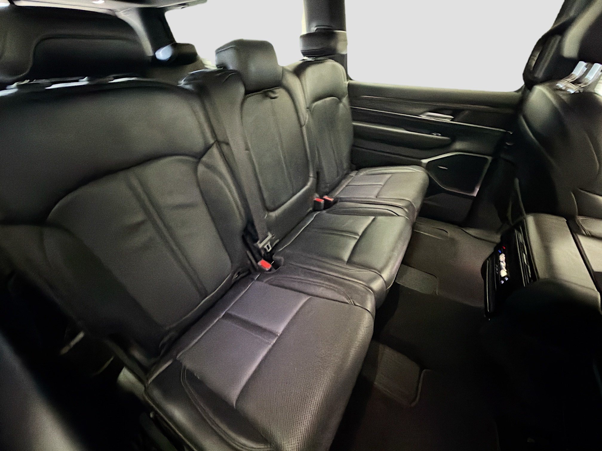 Used 2024 Jeep Wagoneer L Series II AWD/4WD image 13