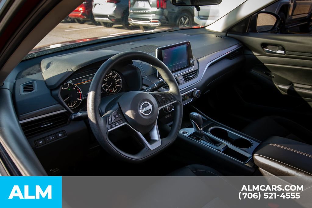 Used 2024 Nissan Altima 2.5 SV image 6
