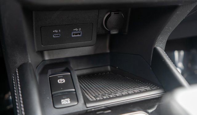 Used 2023 Nissan Kicks SV image 28