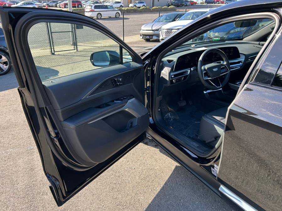 Used 2024 Cadillac Lyriq Luxury w/ LPO, Floor Liner Package image 9