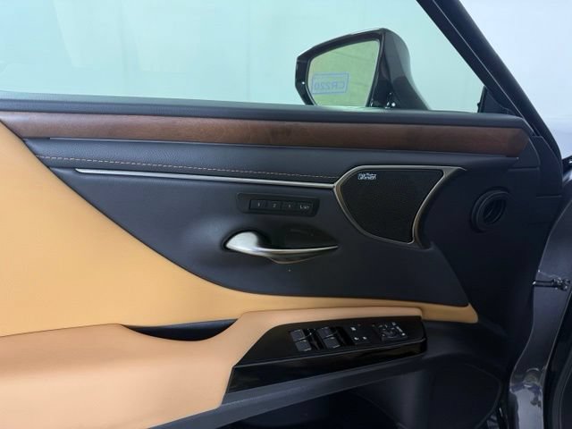 Used 2025 Lexus ES 350 Ultra Luxury w/ Accessory Package (Z2) FWD image 28