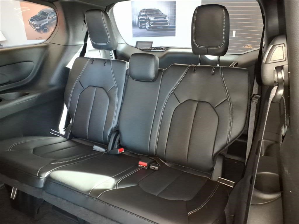 New 2026 Chrysler Pacifica Select image 21