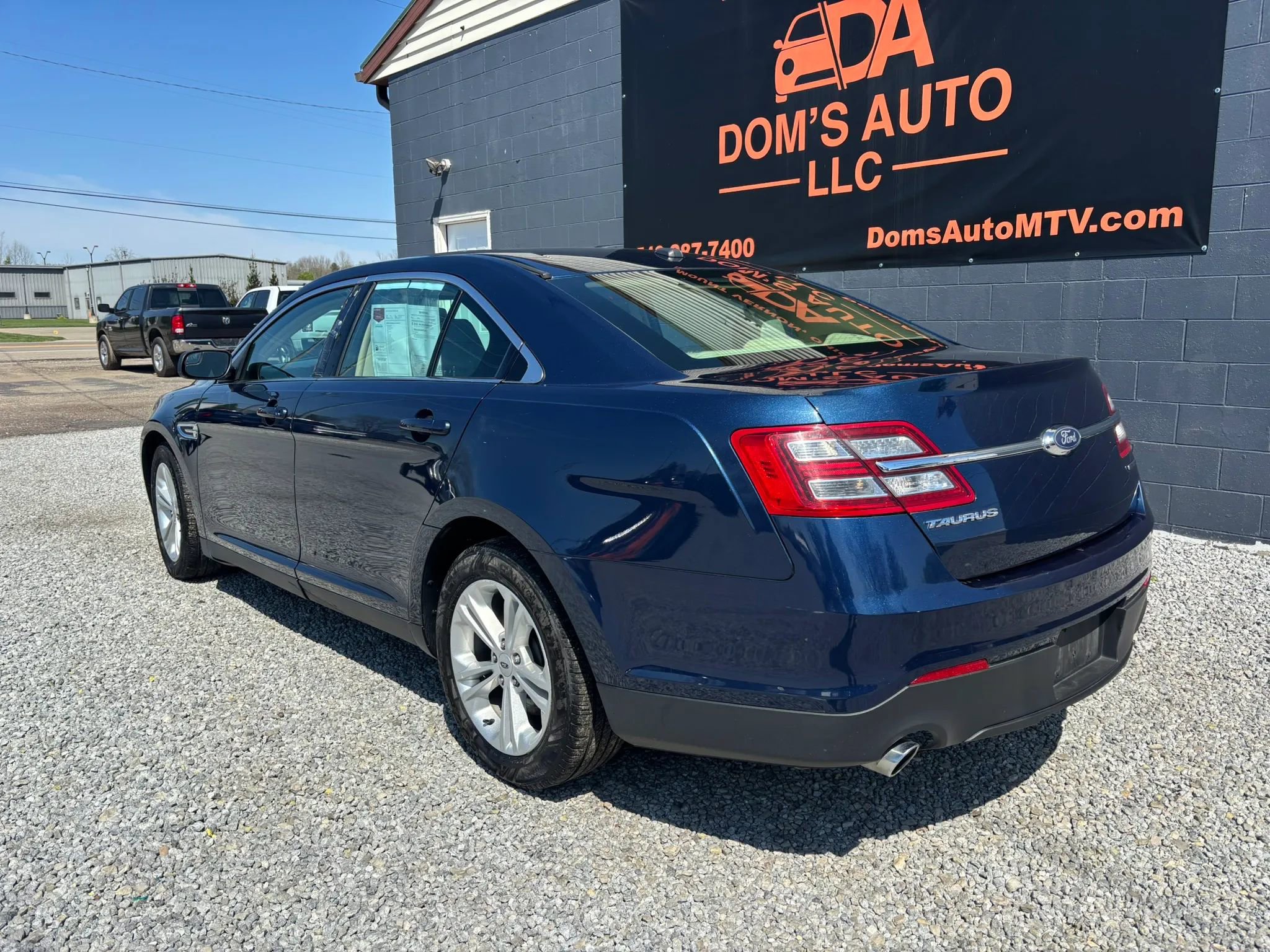 Used 2016 Ford Taurus SE FWD image 3