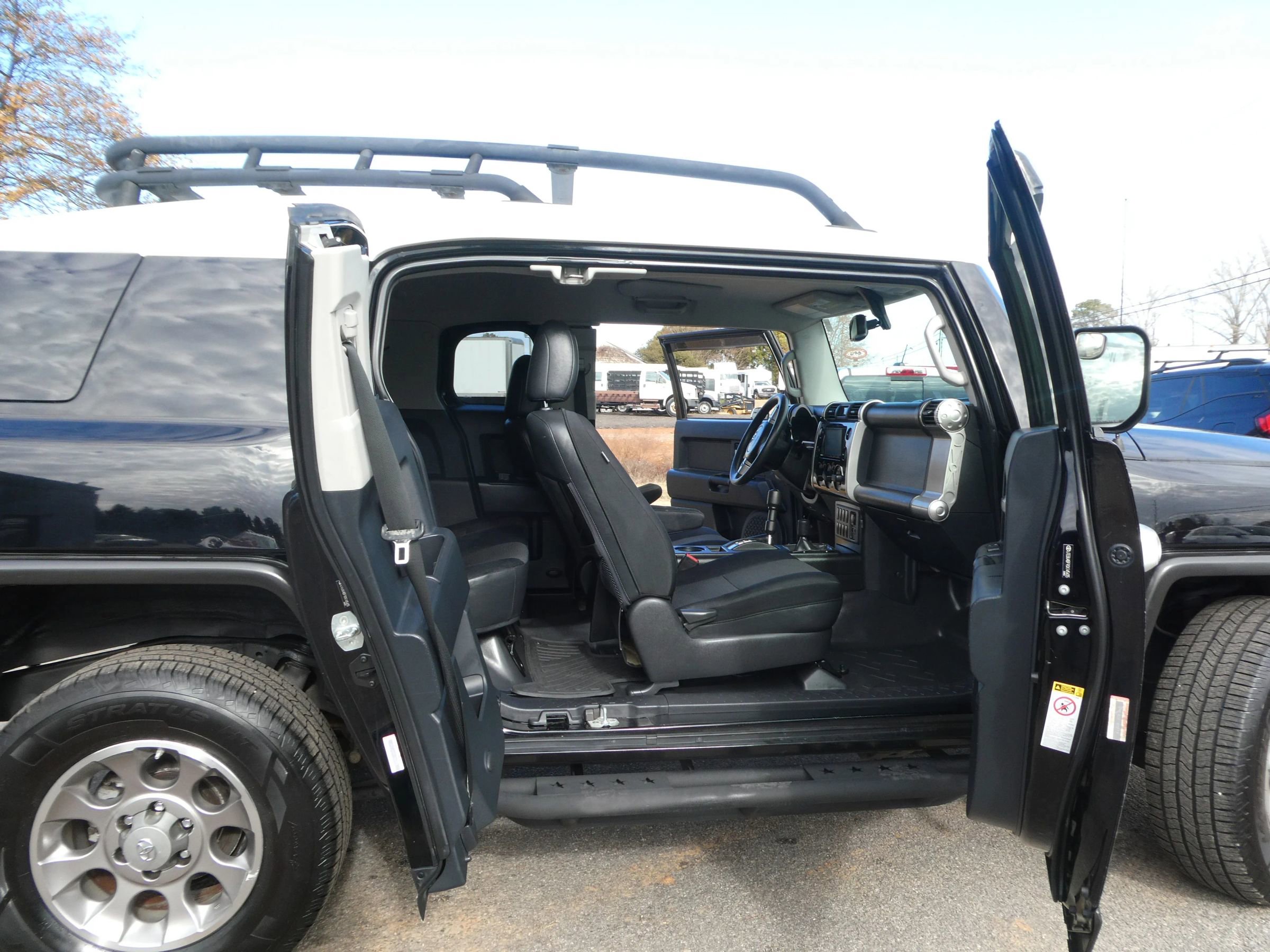 Used 2012 Toyota FJ Cruiser 4WD image 25