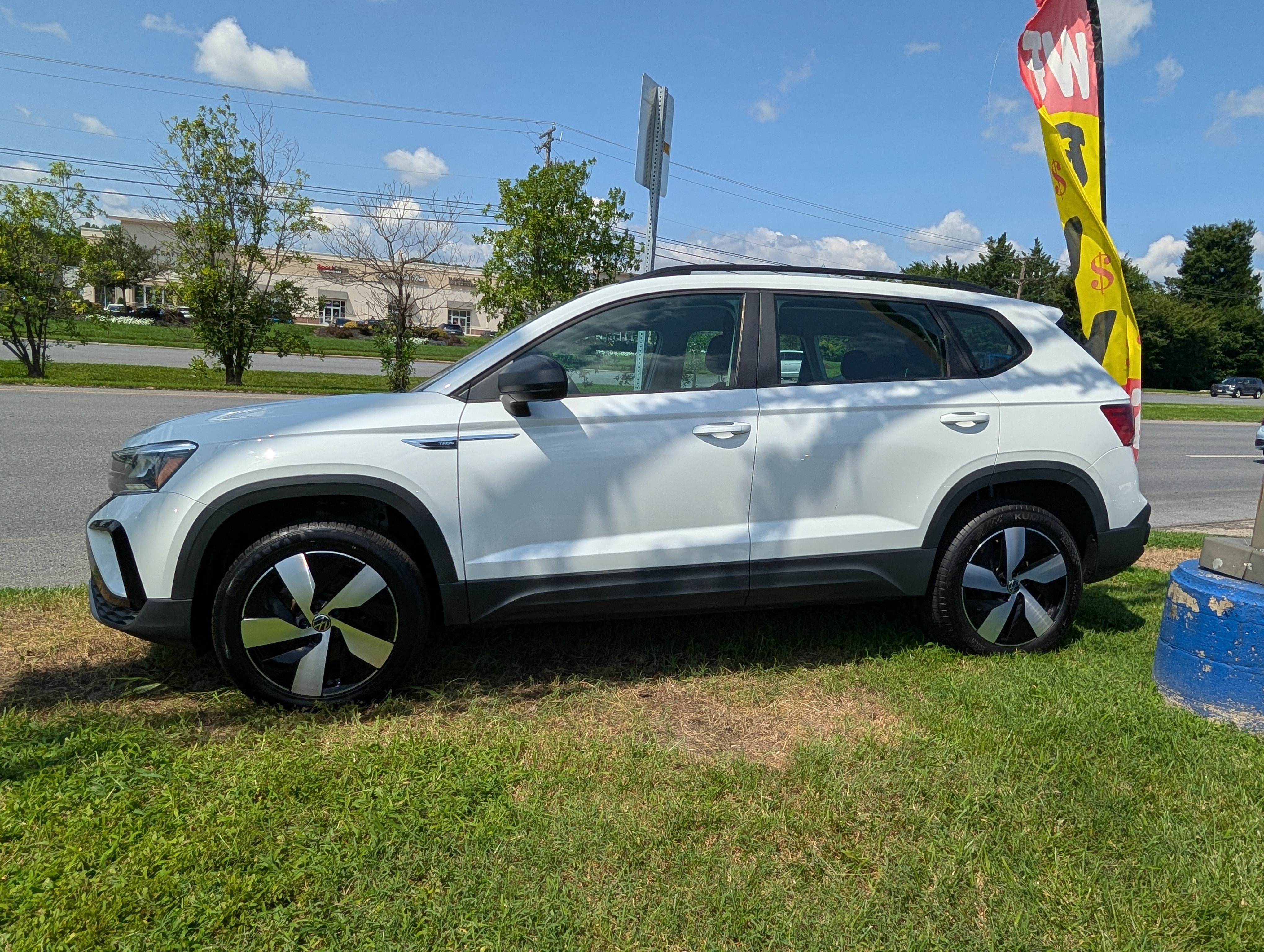 Used 2023 Volkswagen Taos S w/ Driver Assistance Package AWD/4WD image 2