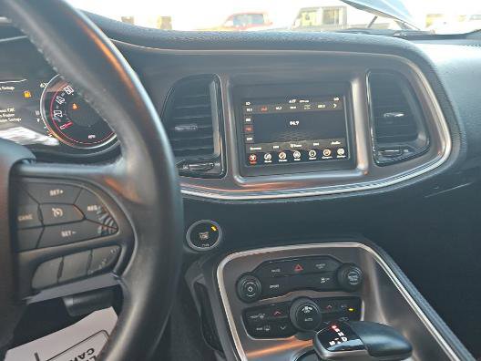 Used 2019 Dodge Challenger SXT image 9